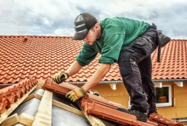 La toiture est un élément crucial de toute habitation, garantissant sécurité et confort. En Seine-et-Marne, choisir un artisan couvreur local pour vos projets de toiture offre de multiples avantages. Cet article explore les raisons pour lesquelles s'orienter vers un professionnel local est judicieux. De la connaissance approfondie des spécificités régionales à la personnalisation du service, découvrons ensemble pourquoi cette option est avantageuse.